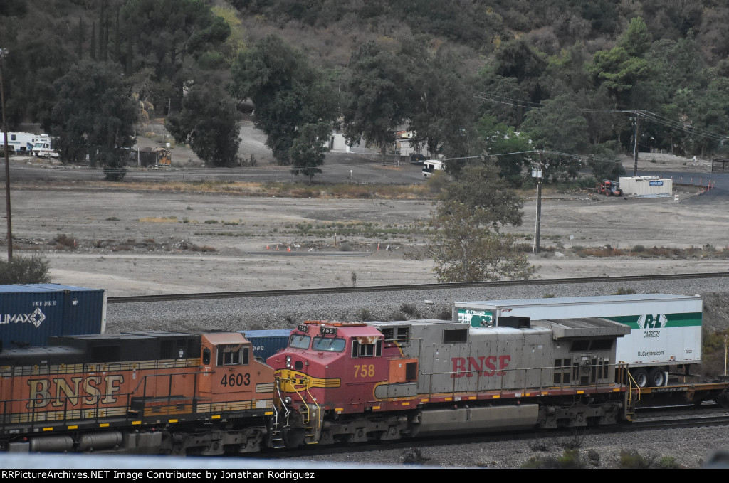 BNSF 758